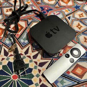Apple TV A1469 3rd Gen Media Streamer Black W/ Remote & Power Cable Tested Works